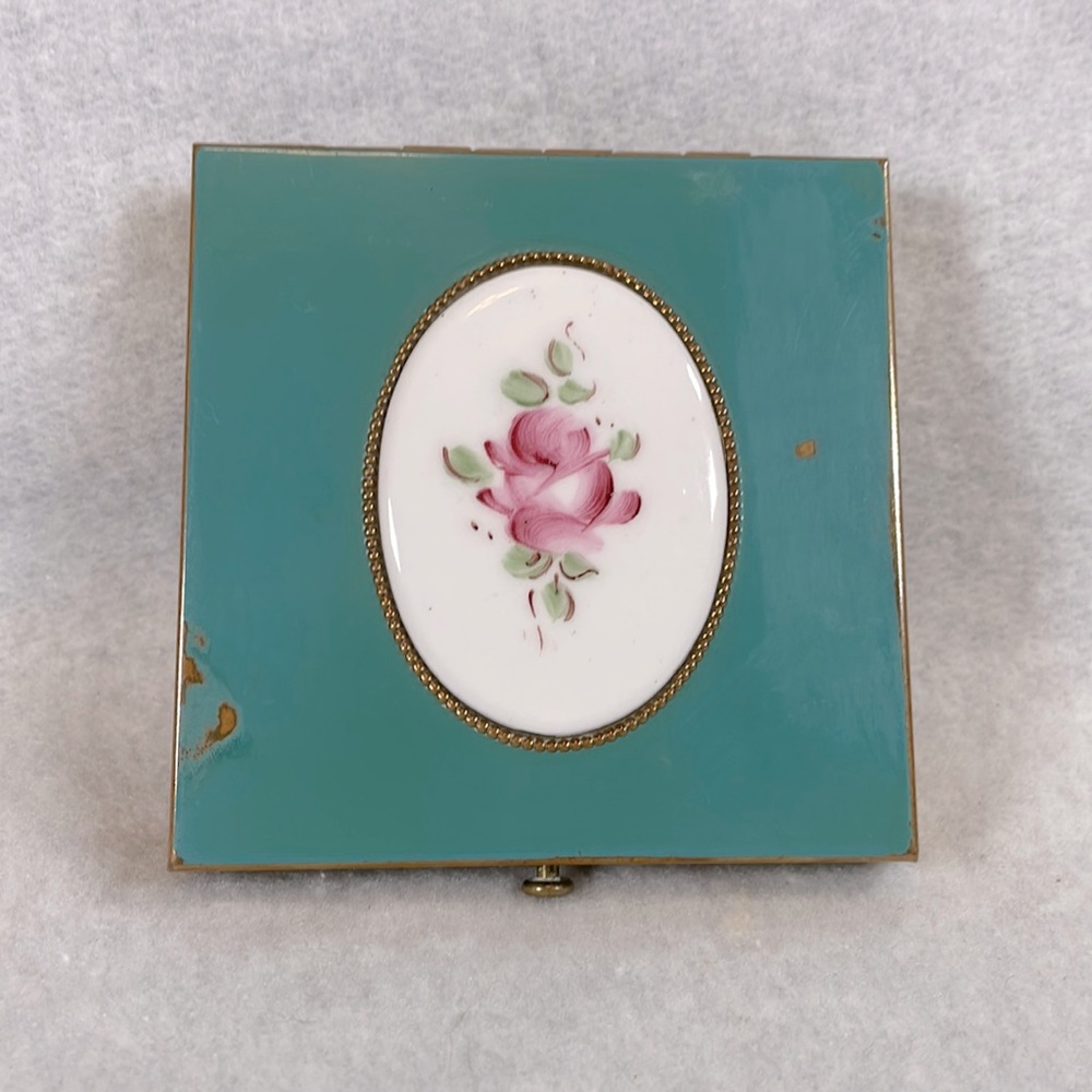 Antique 1940’s compact